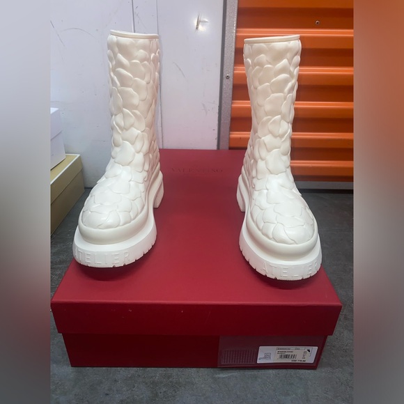 Valentino Garavani Cream Ankle Rain Boots Sz 8 - Picture 11 of 12